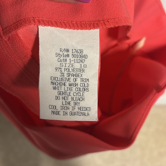 Zip up women’s Tank - Picture 2 of 4